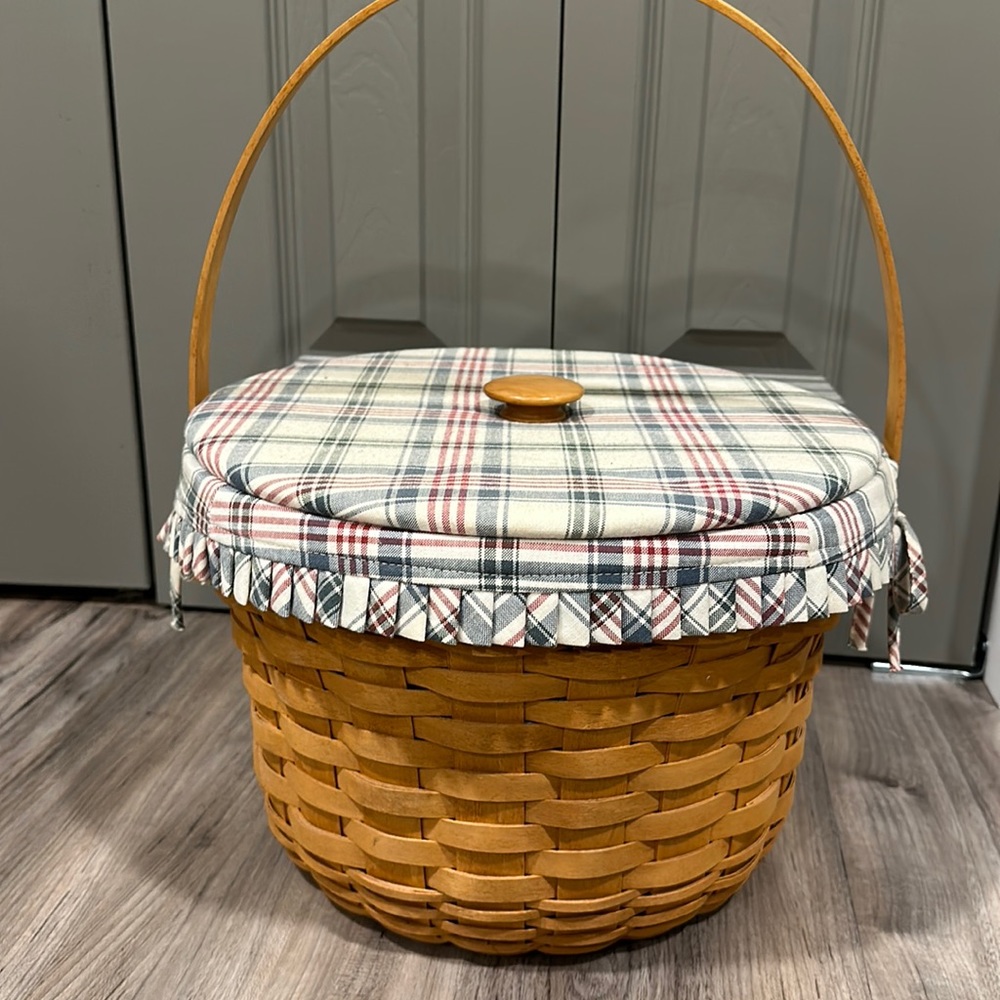 Longaberger basket  Hostess sewing basket  introduced 1995 retired 2000